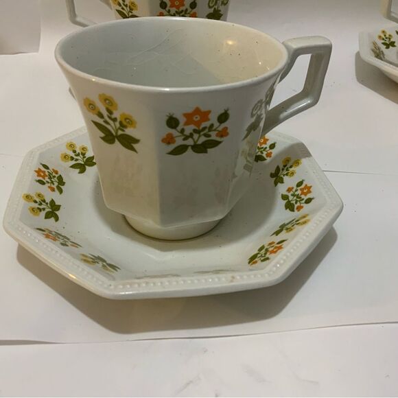 Vintage Johnson Bros. Heritage Posy Cups and Saucers, Set of 4 - Picture 5 of 11